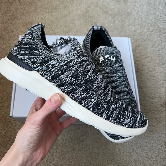 APL Techloom Wave hybrid running shoe US 8 black/pristine/melange new in box - Picture 4 of 10